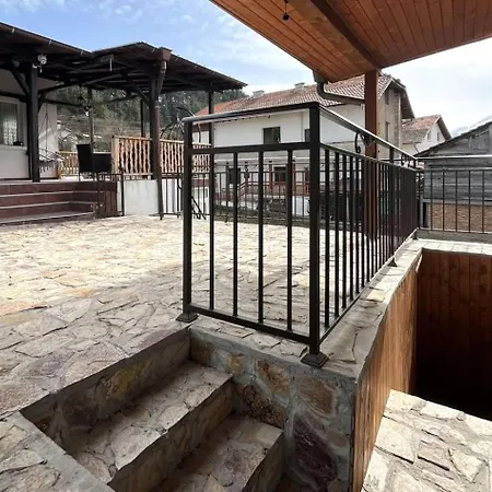 село Lägenhet *