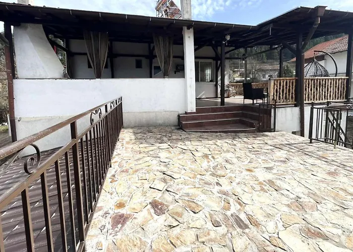 село Lejlighed *